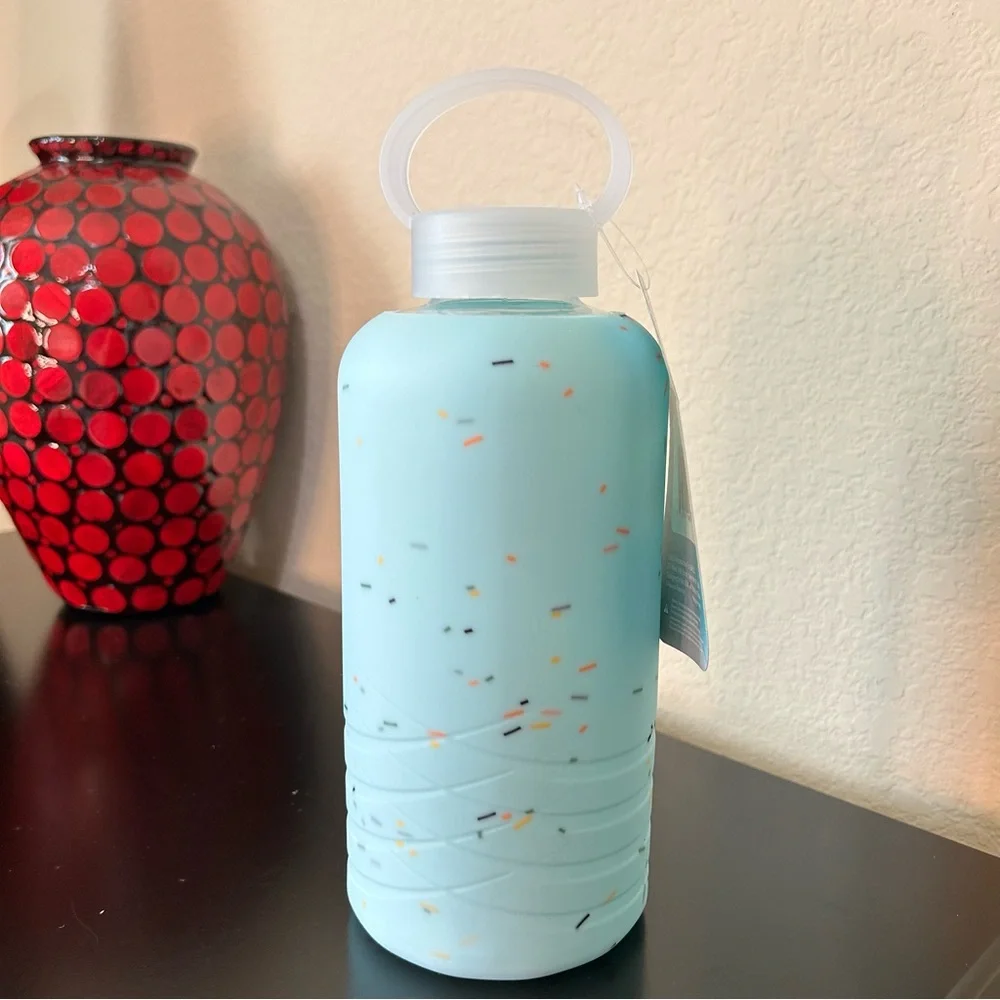 32 oz Glass Water Bottle with Blue Confetti Silicon Sleeve - Picture 5 of 16
